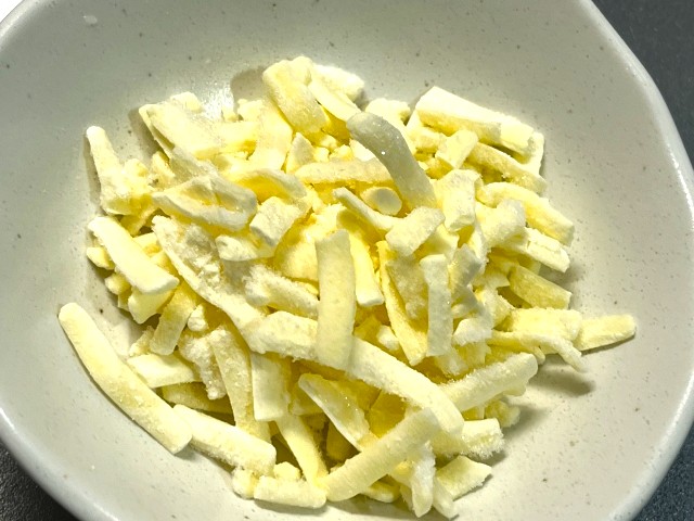 凍らせたカットチーズ