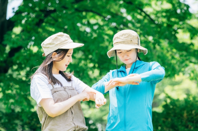 蚊に刺された女性